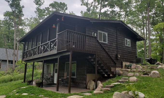 Comstock Cabina | Es la cabaña perfecta del lago.