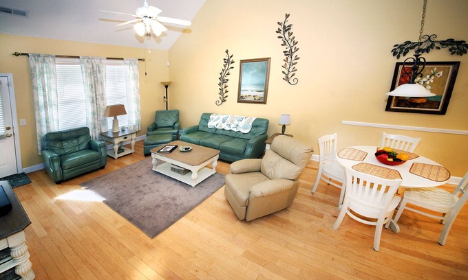 North Myrtle Beach Casa | Impresionante hogar lejos de casa! ¡Bienvenidos los golfistas! Pasos para la piscina Shuttle 2 Beach