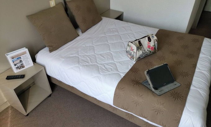 Lourdes Hotel | Relax in Comfort, Pet-Friendly Rooms with Parking and Easy Access to Attractions