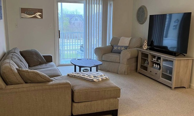 Villages of Five Points Condominio | Relax in Lewes Condo near the beaches!