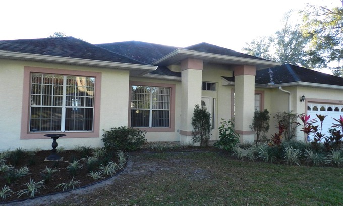 Doral Woods Villa | Relájese en el jacuzzi en nuestro 4 dormitorios, 3 baños en Doral Woods