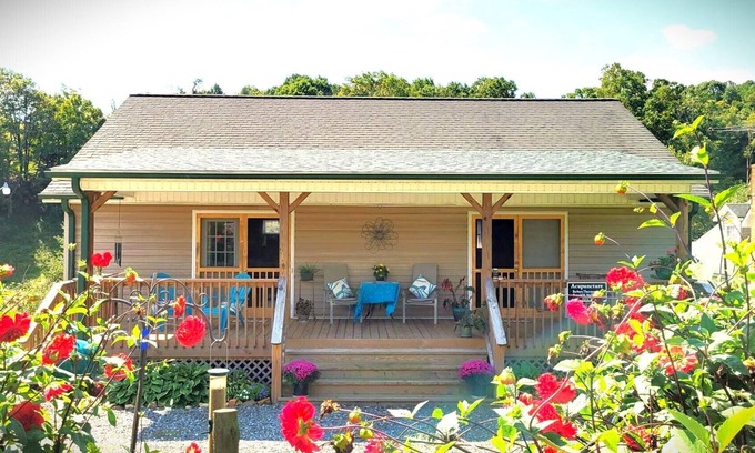 Sparta Apartamento | Relax in Shelley's Glen Guesthouse, a peaceful retreat, only 2 miles from town.