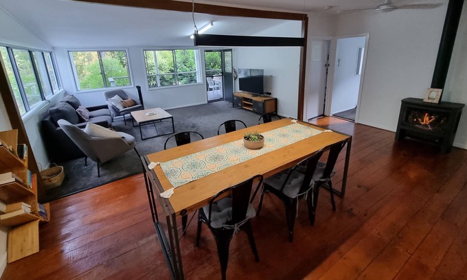 Somerset Dam Casa | Relax in Somerset Dam Village