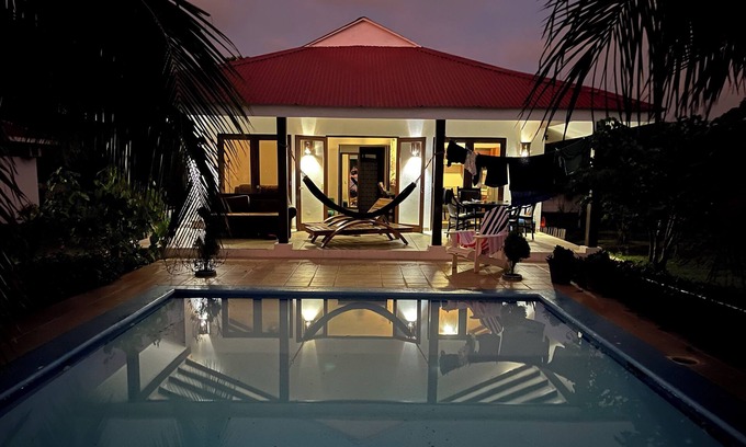 Leon Casa | Nuevo 2 hab, 1 baño frente a la playa casa con piscina privada, muchas comodidades en 200 acres