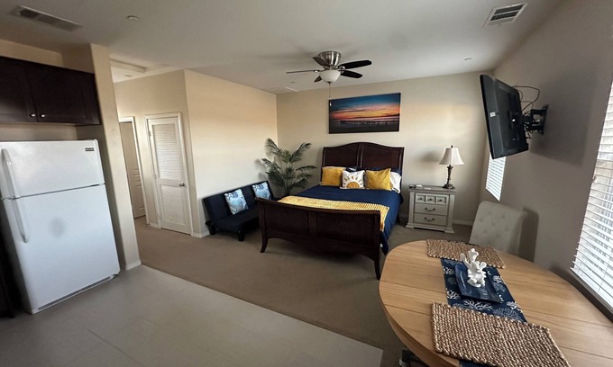 Ventura Apartamento | Relax in Style: Clean spacious Ventura studio for business or pleasure.