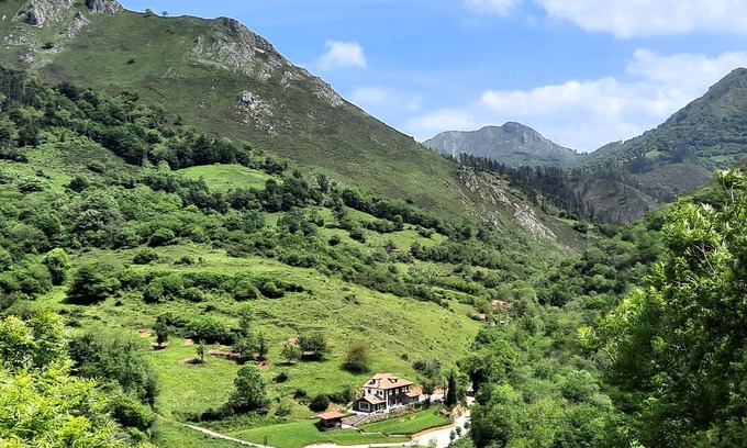 Peruyes Casa | Relax in style and comfort in your own river valley...