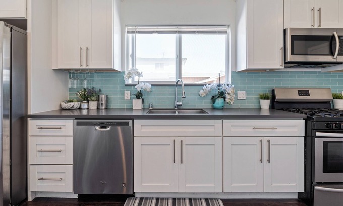 Oakland Casa | Relax in the bay. City View. Free parking on site.