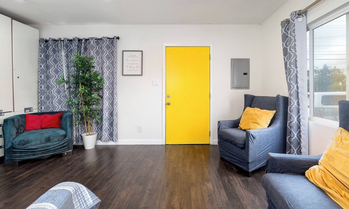 Oakland Casa | Relax in the bay . City View. Free parking on site