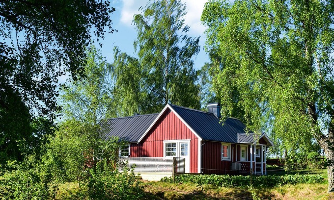 Markaryd Casa | Relax in this beautiful and charming holiday home with a fantastic lake view.