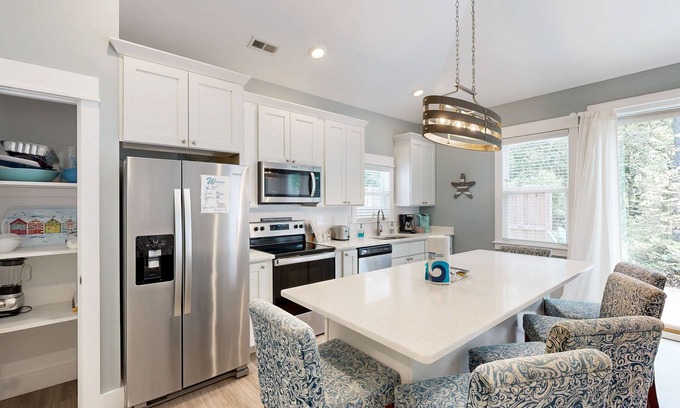 Corolla Light Condominio | Relax in this inviting condo with pool