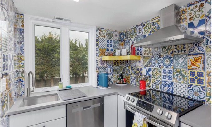 West Cape May Condominio | Relax in your own condo on 3 floors - lots of room to spread out.