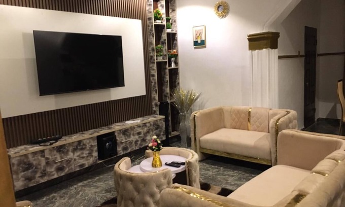 Abeokuta Apartamento | "Relax like the Royals". Airport pick up/drop off/car hire with driver available