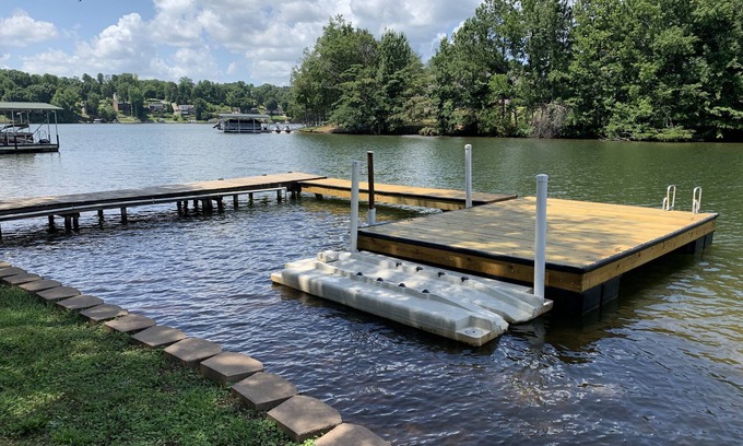 Inman Casa | Relax on Lake Bowen at our spacious 3-bedroom retreat