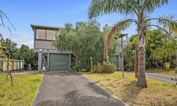 Kapiti Coast Casa | Relax on Queens - Waikanae Beach Holiday Home