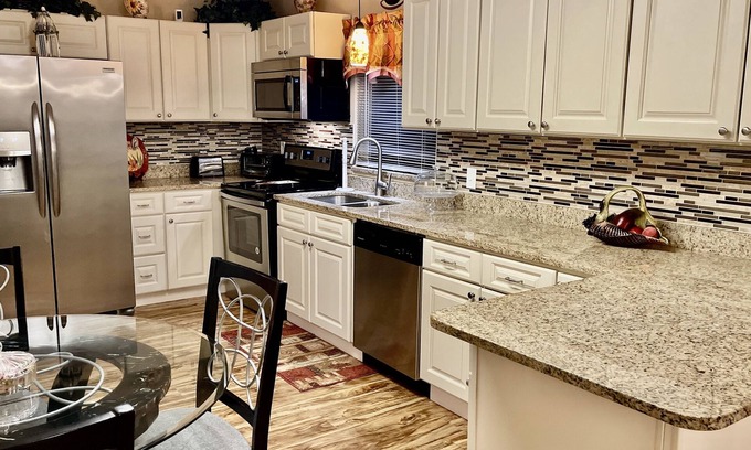 Northside Casa | **RELAX ON THE RIVER, Spectacular Views- Large Backyard on River - Updated House