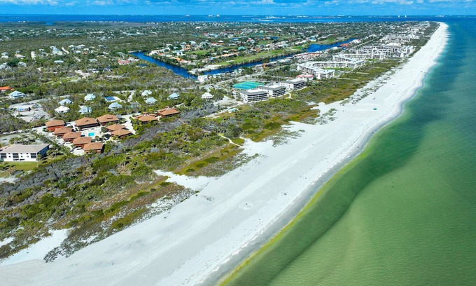 Sanibel Condominio | Relax on your private deck with Gulf views Sanibel Island - Signal Inn 09