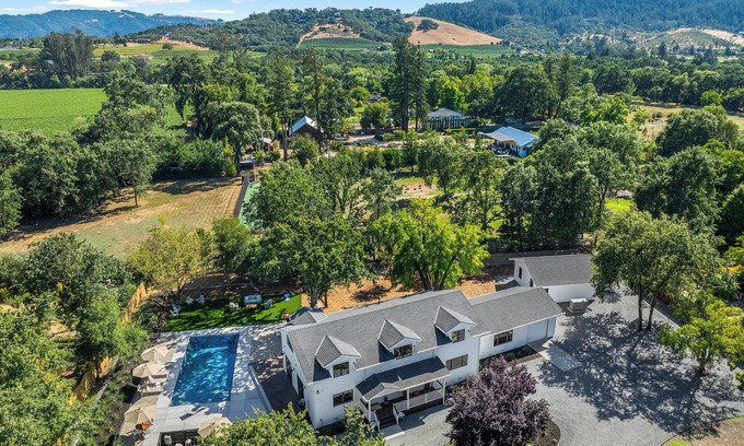 Kenwood Casa | Relax & Recharge at Hoff Lane