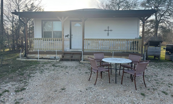 Paige Cabina | Relax & Recharge in Paige, Tx - 15 Acres, Fishing, and Farm Animals Await