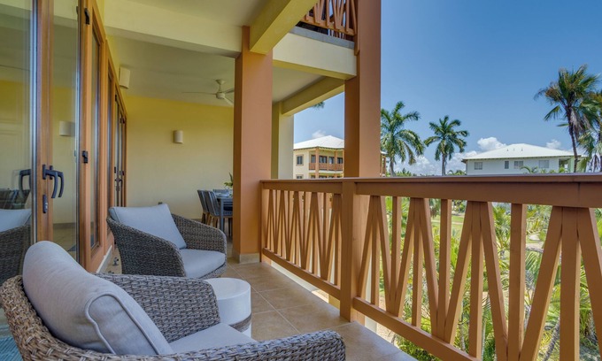 Cocoplum Condominio | Impresionante apartamento en la playa con piscina infinita y muelle