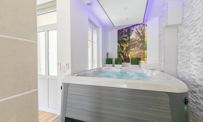 Faubourg Sud Apartamento | Relax Spa- Appartement au centre de la ville avec Jacuzzi- SR Loc