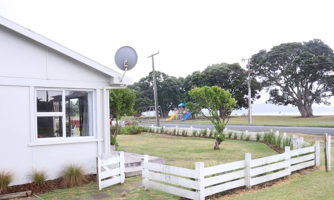 One Tree Point Casa | Relax Swim Boat Fish Explore at our classic family friendly kiwi beach bach