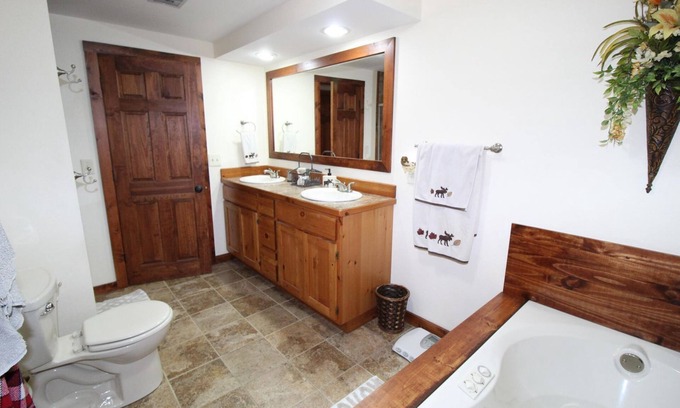Grayling Casa | Relax, Unwind and Enjoy. Rustic log cabin with private Au Sable River Frontage!