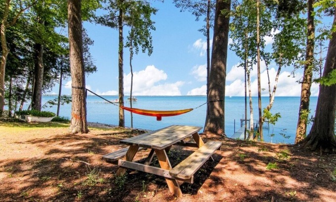 Northport Cabina | Relájese, descanse y recargue en Grand Traverse Bay en Blue Calm