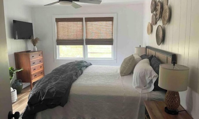 Buxton Casa | Relax, unwind in beautiful coastal cottage near exquisite Cape Hatteras Seashore