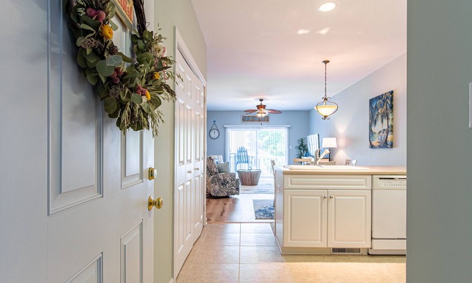 Southport Condominio | Relax & Unwind in Blue Haven!