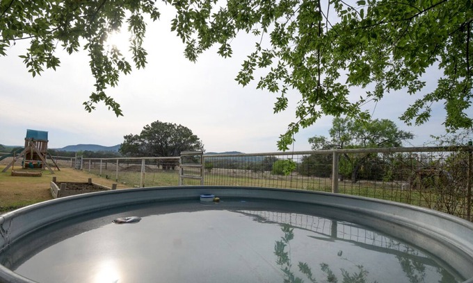 Utopia Casa | Relax with Hill Country Views! Stock tank POOL and great backyard!