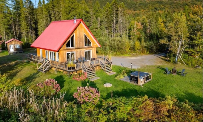 Saint-Raymond Cabina | Relax with Mountain Views, Hot tub and Fireplace