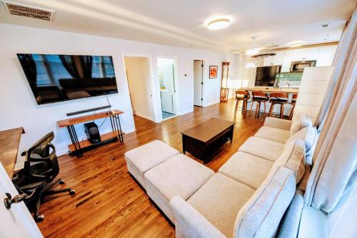 Arlington Casa | Relax with our 2BR Retreat! Minutes to DC and Pet is Ok! BBQ and Free Parking