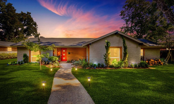 Lake Highlands Casa | Relax with Style 5BD/4.5BA Location and Amenities