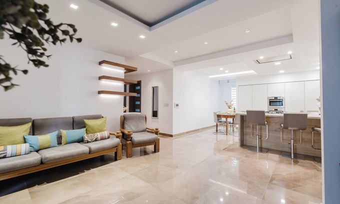 Qawra Apartamento | Relax with the whole family at this peaceful place to stay