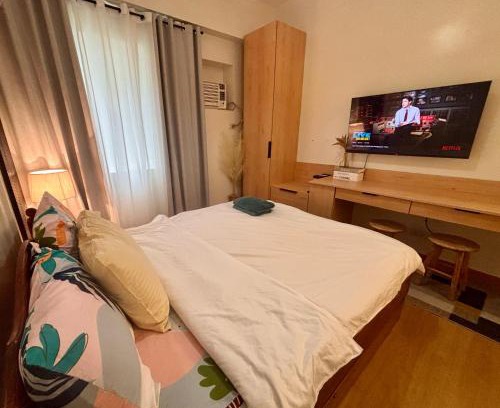 Novaliches Apartamento | Relaxation for Family & Couples Comfort Netflix & Chill Near Mall SM Fairview Trees Residences Quezon City