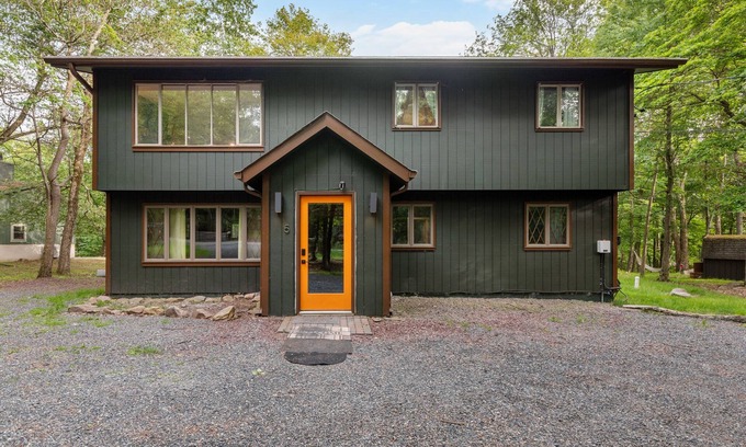 Lake Harmony Estates Cabina | Relaxation + Recreation @ Poconos.House