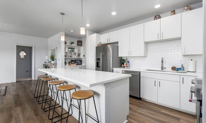 Ewa Apartamento | Relaxed Island Living | Parking, Workspace, AC, WD