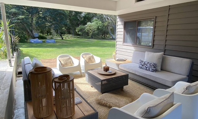 Brisbane Waterfront Casa | Relaxed Island Retreat - walking distance to the beach!