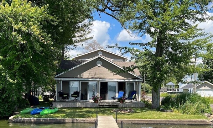 Niobe Casa | Relaxed Lakefront Living