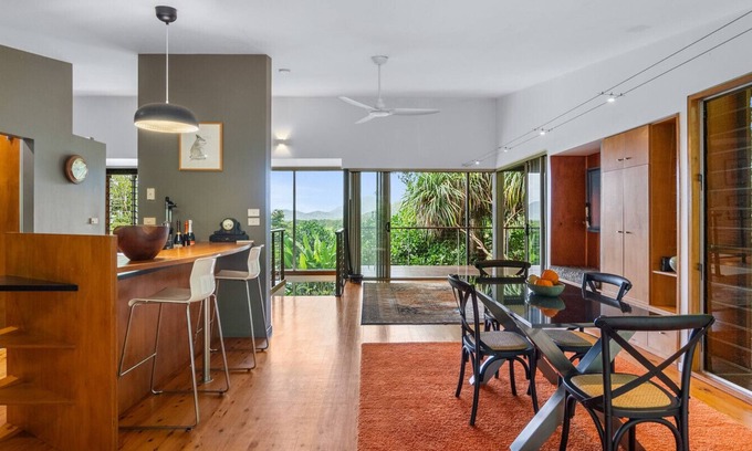 Smithfield Casa | Relaxed Luxury with Stunning Pyramid Views & Private Pool