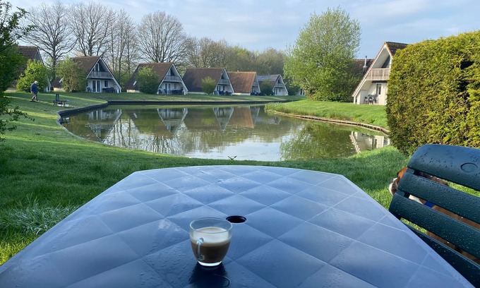 De Meene Casa | Relaxen in Mooi Vakantiehuis aan Visvijver! Huisdieren Welkom