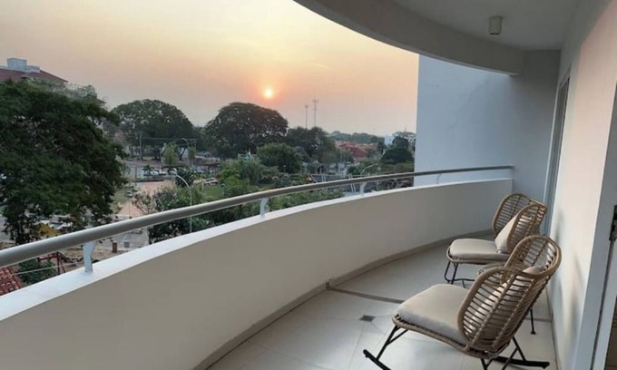 Santa Cruz Apartamento | Relaxing Stay with Pool and Park Views