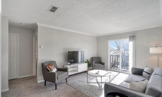 Midland Casa | Relaxing 1BR Suite and Swimming Pool