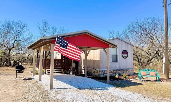 Brackettville Casa | Relaxing 2 bedroom home in Fort Clark Springs.