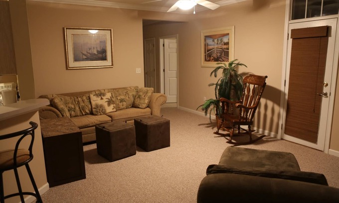 Rehoboth Beach Condominio | Relaxing 2 BR/2 BA Condo with 2 Porches & Pool