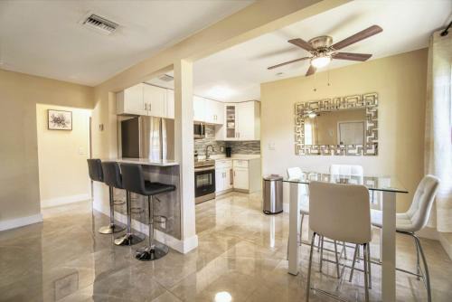 Central Fort Lauderdale Apartamento | Relaxing 3 Bedroom House-Close to Beaches and Airport!