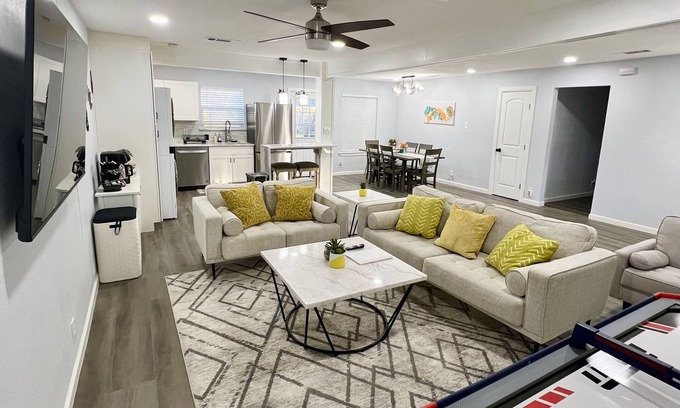 North Richland Hills Casa | Relaxing 4B Home big yard near Ft Worth, AT&T Stadium