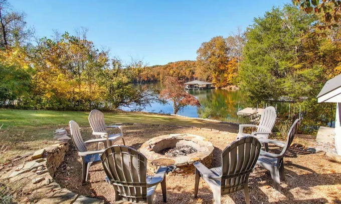 Ashley Oaks Casa | Relaxing 5BR Lake House Retreat