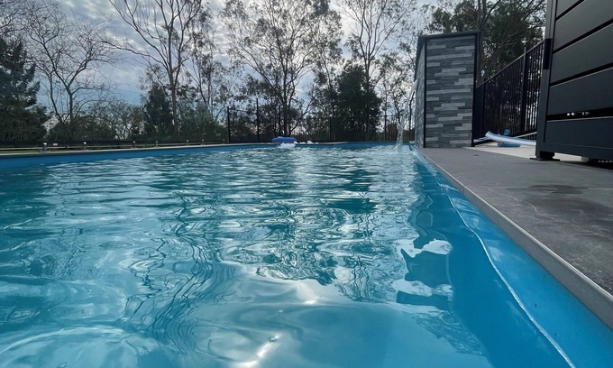 Karalee Casa | Relaxing Acreage Retreat – Pool, Spa & Media Room