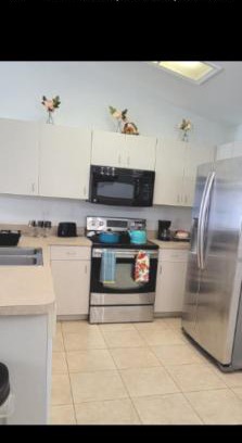 Ocala Casa | Relaxing and Comfortable Bedroom shared bathroom